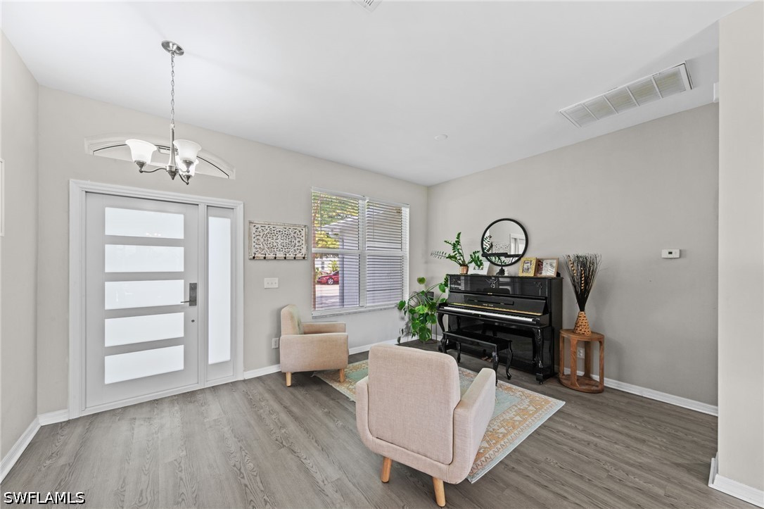 3 Bed SingleFamilyResidence for Sale in Fort Myers, FL — photo 8