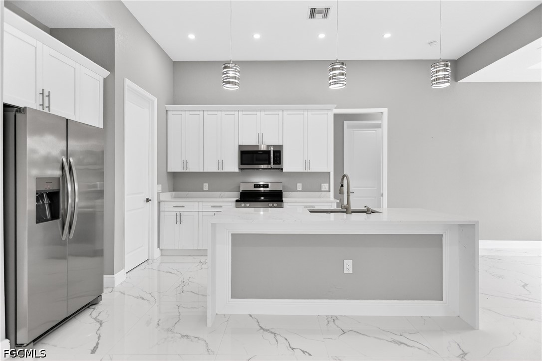 4 Bed SingleFamilyResidence for Sale in Lehigh Acres, photo 8