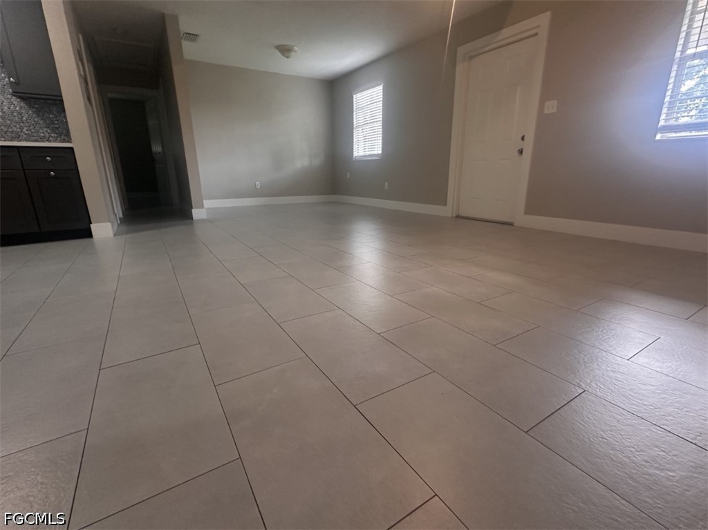3 Bed SingleFamilyResidence for Sale in Fort Myers, photo 8