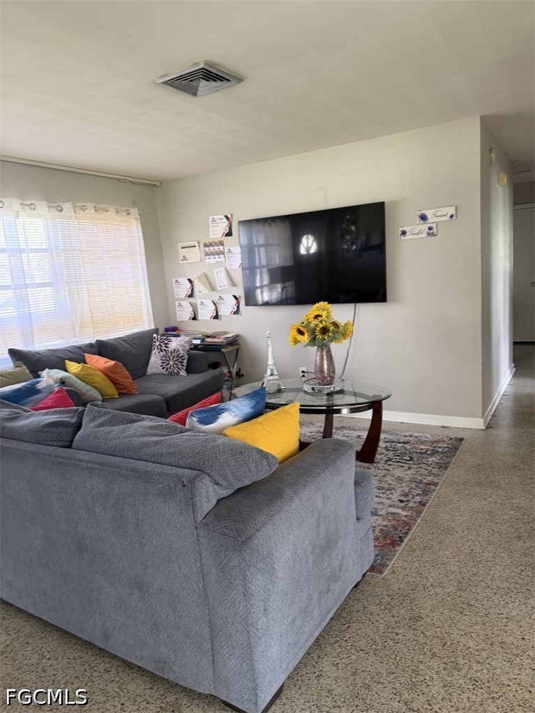 3 Bed SingleFamilyResidence for Sale in Fort Myers, photo 8