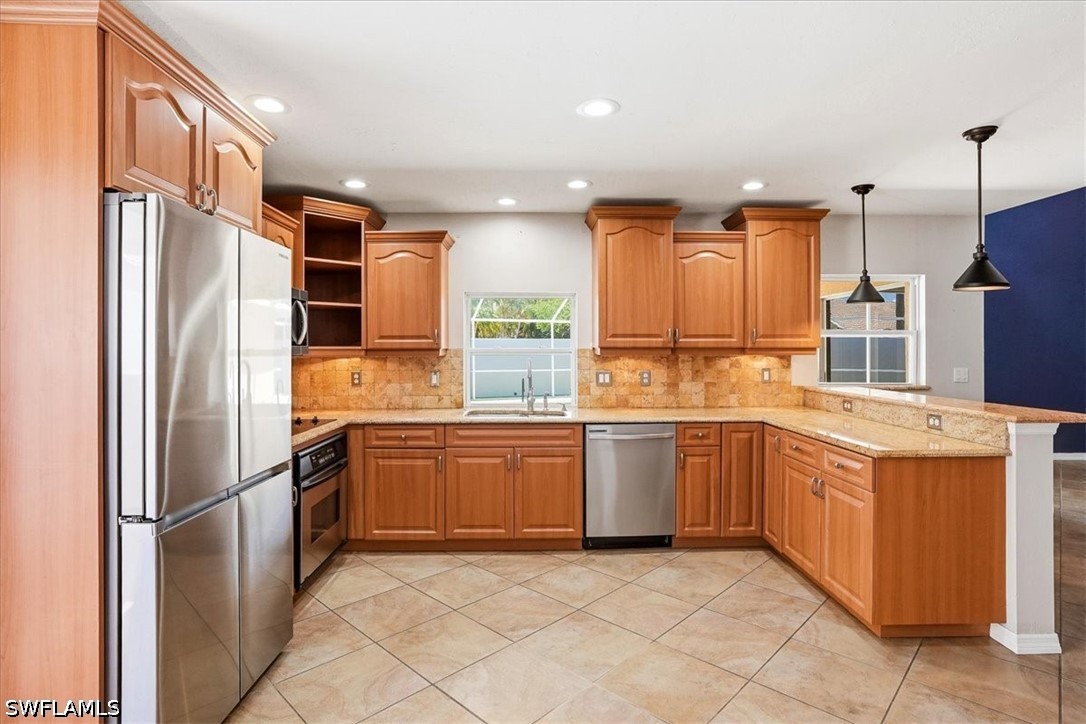 3 Bed Pool Home for Sale in Moon Lake, photo 8