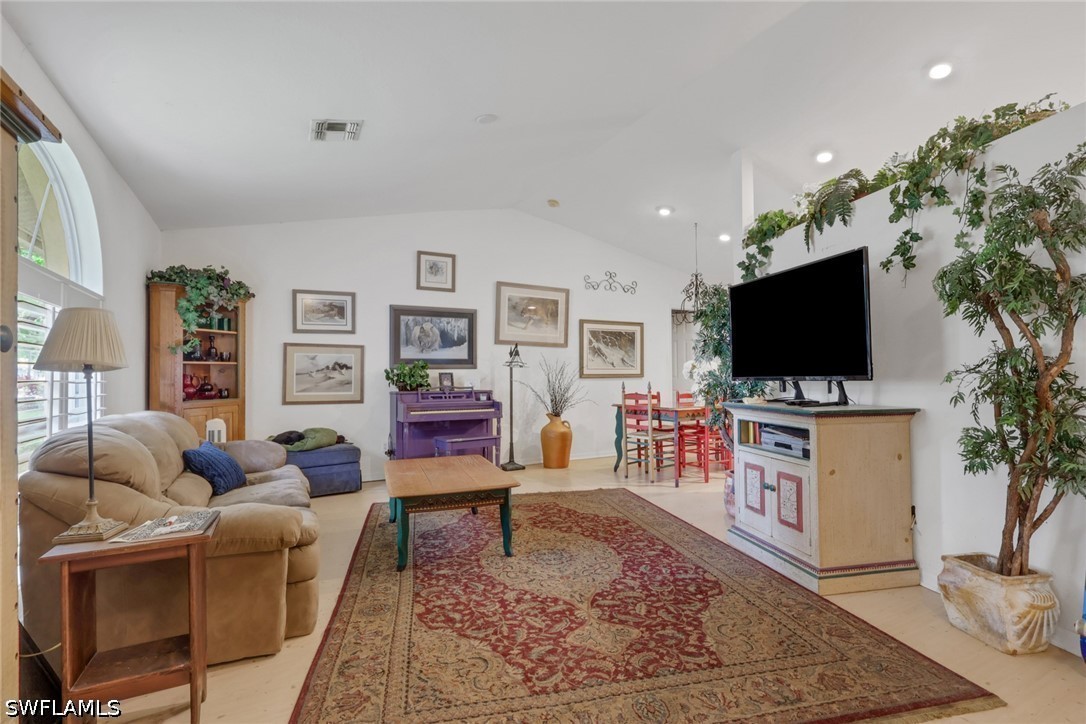 3 Bed SingleFamilyResidence for Sale in Morton Grove, photo 8