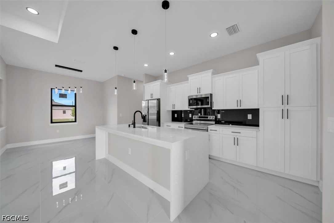3 Bed SingleFamilyResidence for Sale in Lehigh Acres, photo 8