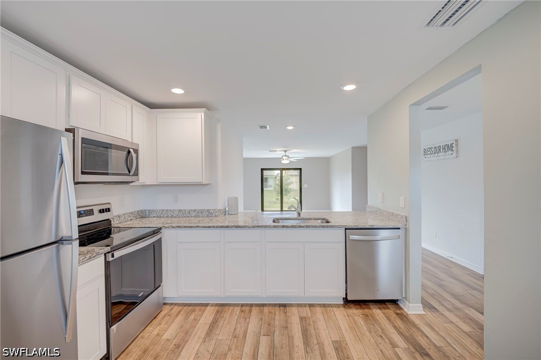 3 Bed SingleFamilyResidence for Sale in Mirror Lakes, photo 8
