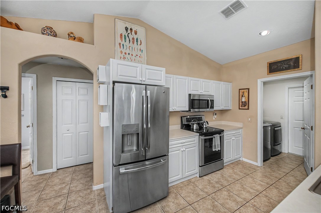 3 Bed SingleFamilyResidence for Sale in Cape Coral, photo 8