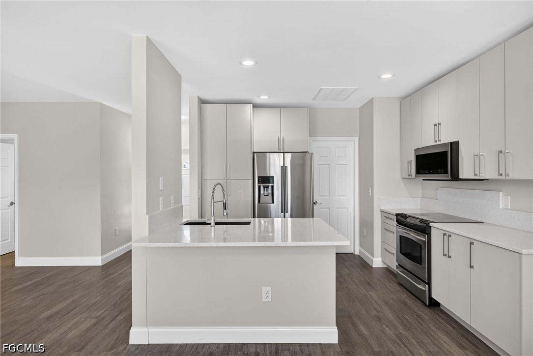 3 Bed SingleFamilyResidence for Sale in Lehigh Acres, photo 8