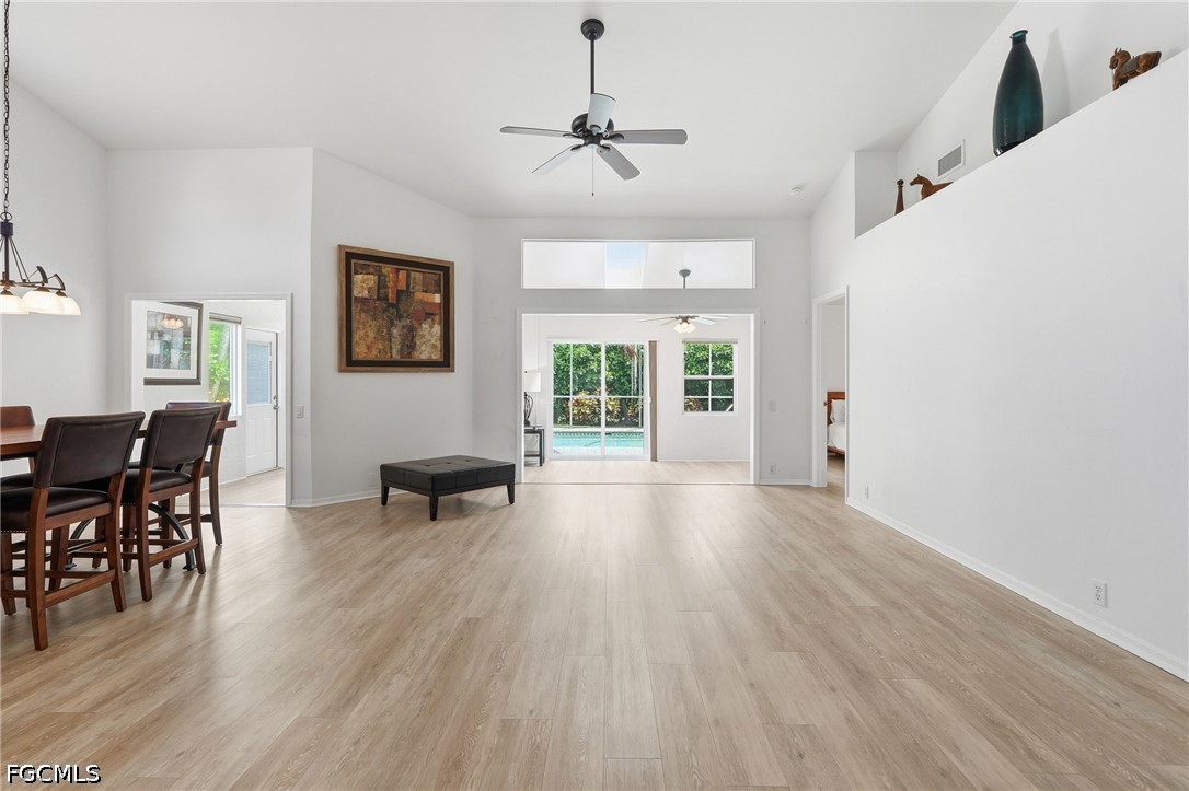 2 Bed Pool Home for Sale in Fort Myers, photo 8