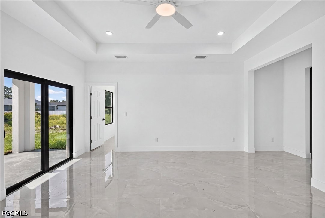 4 Bed SingleFamilyResidence for Sale in Lehigh Acres, photo 8