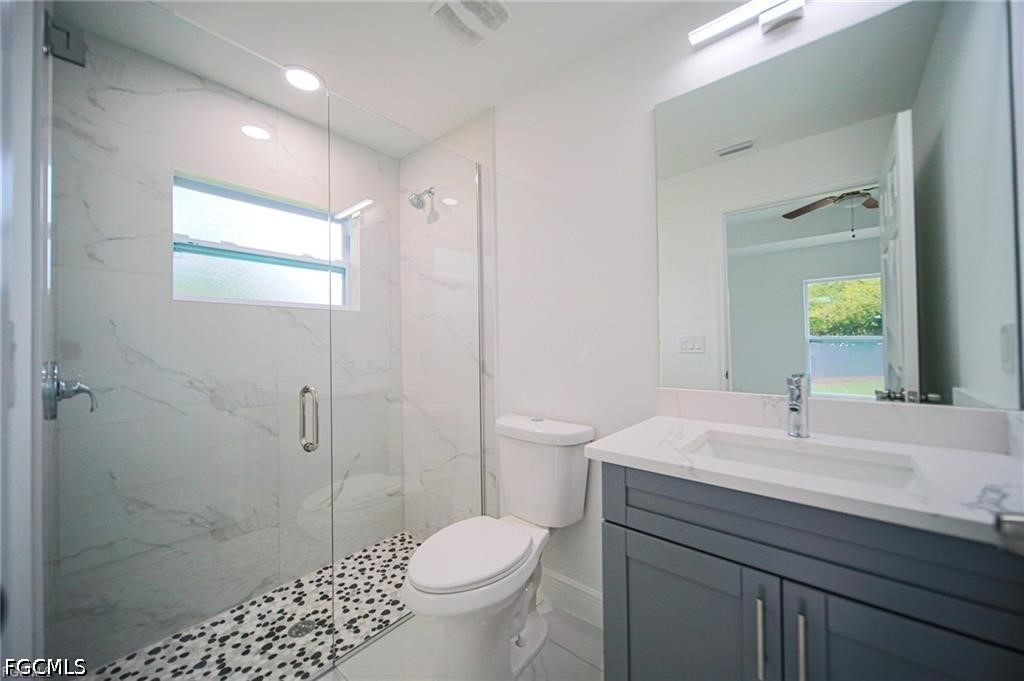 3 Bed SingleFamilyResidence for Sale in Mirror Lakes, photo 8