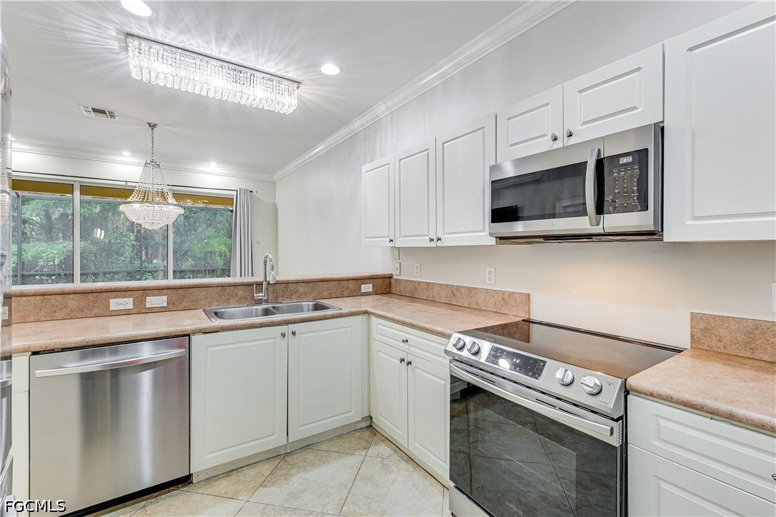 4 Bed SingleFamilyResidence for Sale in Estero, photo 8