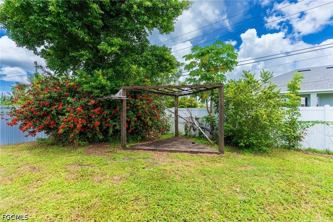 2 Bed SingleFamilyResidence for Sale in Cape Coral, photo 8