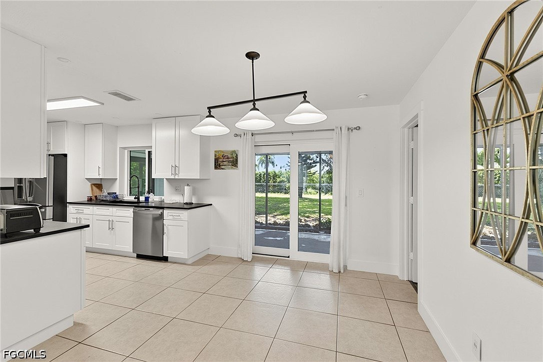 3 Bed SingleFamilyResidence for Sale in Cape Coral, photo 8