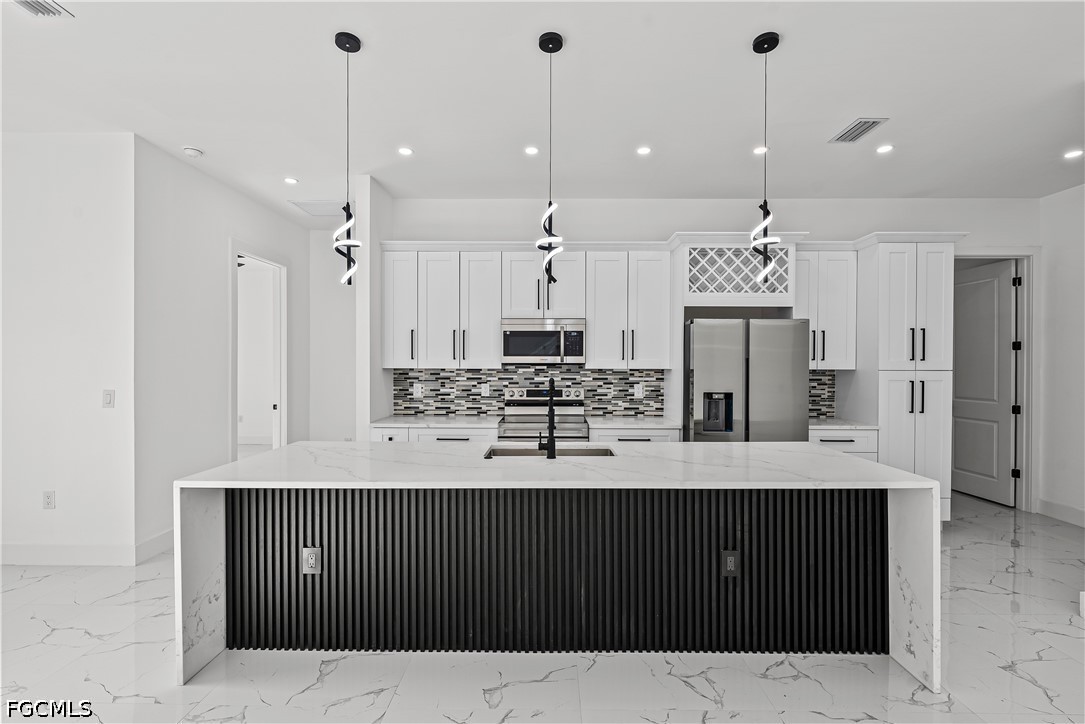 3 Bed SingleFamilyResidence for Sale in Lehigh Acres, photo 8