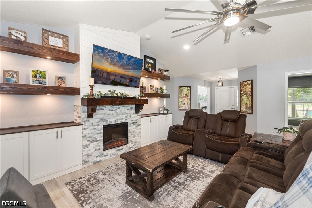 4 Bed SingleFamilyResidence for Sale in Cape Coral, photo 8