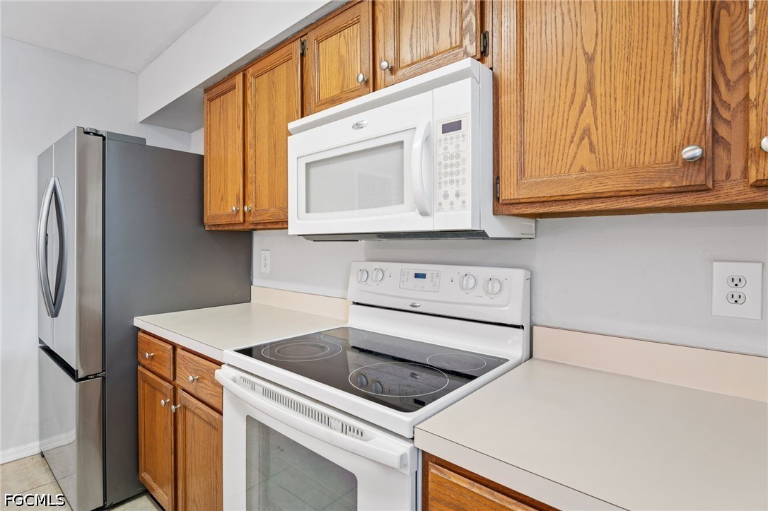 2 Bed SingleFamilyResidence for Sale in Cape Coral, FL — photo 8