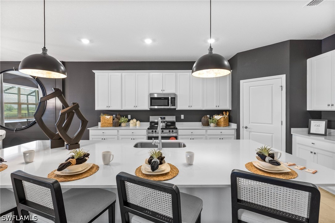 3 Bed SingleFamilyResidence for Sale in Bayshore Ranch, photo 8