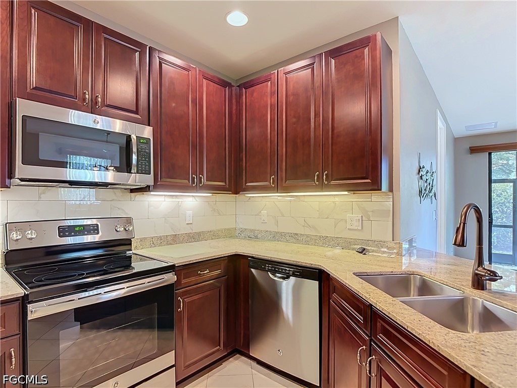 3 Bed Townhouse for Sale in Portofino Springs, FL — photo 8