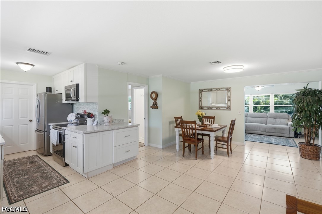 3 Bed Pool Home for Sale in Palmlee Park, photo 8