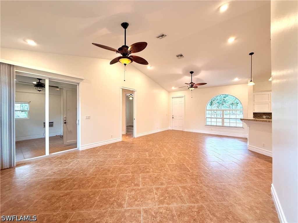 2 Bed SingleFamilyResidence for Sale in Naples, FL, $2,800 — photo 8