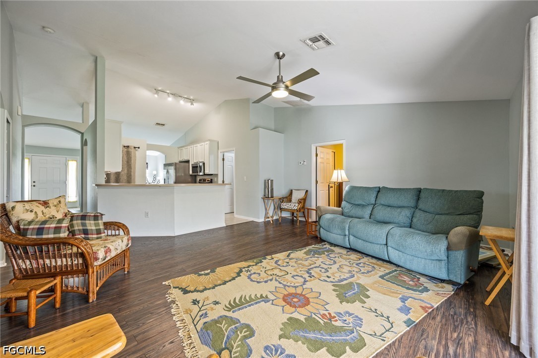 3 Bed SingleFamilyResidence for Sale in Cape Coral, photo 8