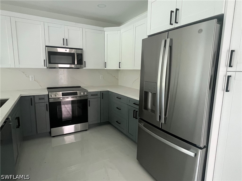 6 Bed Duplex for Sale in Twelfth Street Park, FL, $439,999 — photo 8
