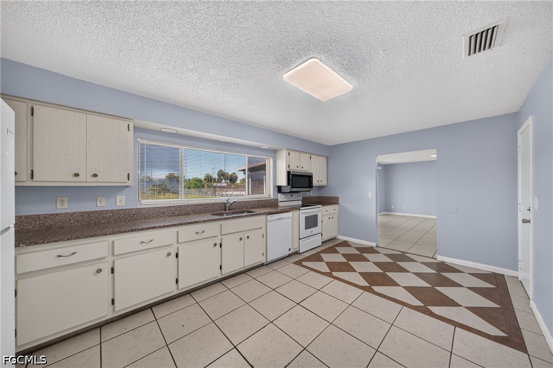 2 Bed Waterfront Home for Sale in Cape Coral, photo 8