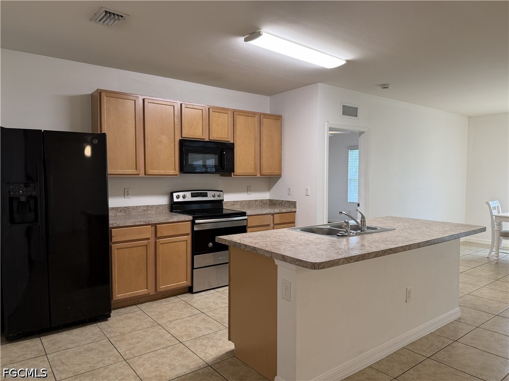 3 Bed SingleFamilyResidence for Sale in Cape Coral, FL — photo 8