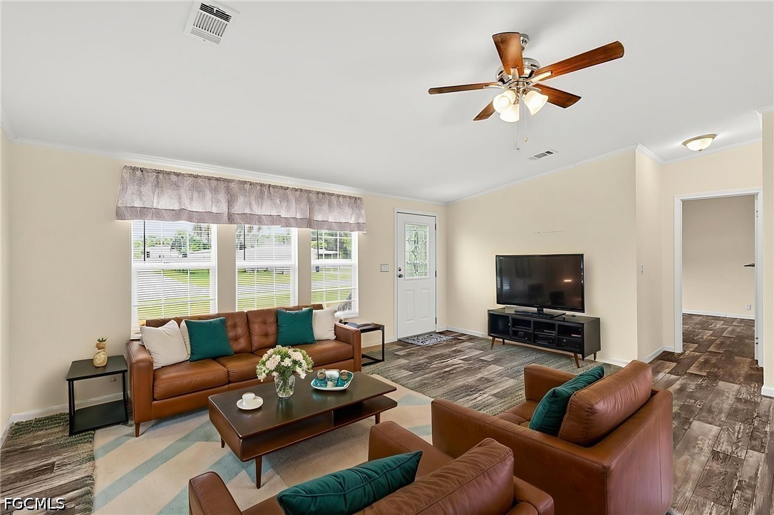 3 Bed ManufacturedHome for Sale in Springwood, FL, $160,000 — photo 8
