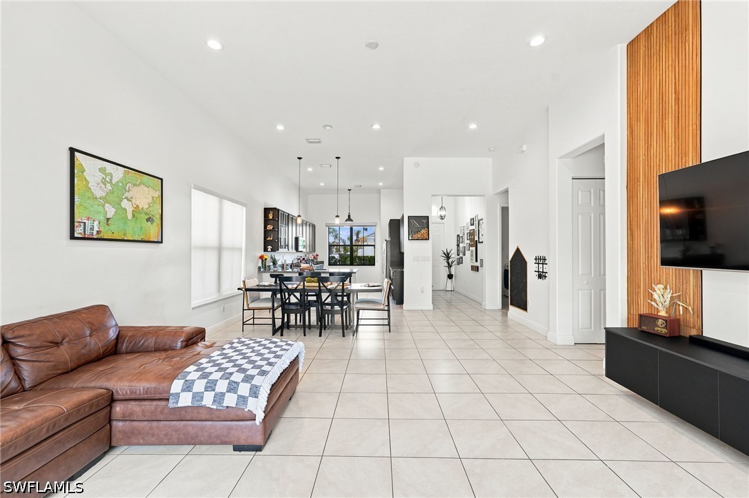 3 Bed SingleFamilyResidence for Sale in Maple Ridge, FL — photo 8
