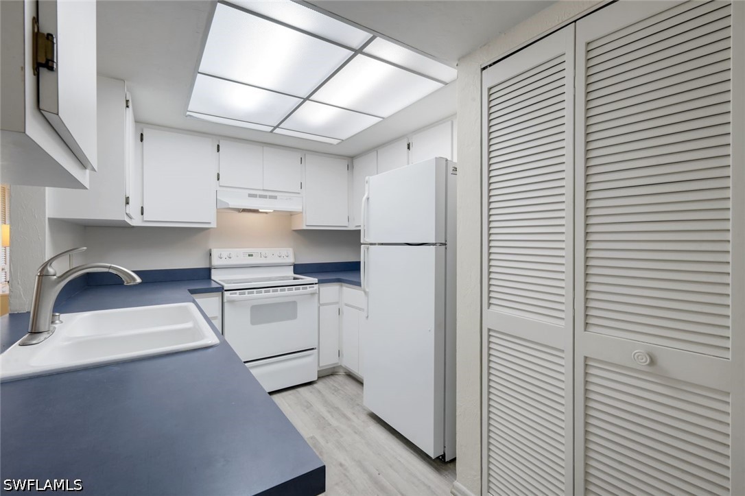 2 Bed Condominium for Sale in Fort Myers, FL, $175,000 — photo 8