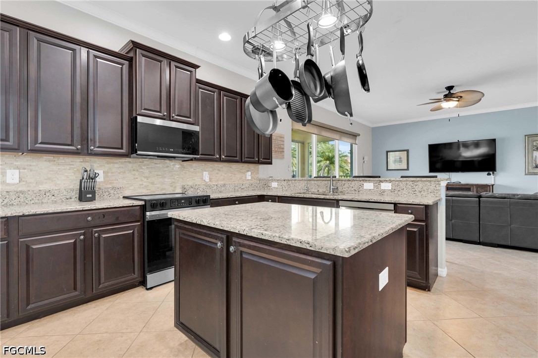 5 Bed Pool Home for Sale in Sandoval, photo 8