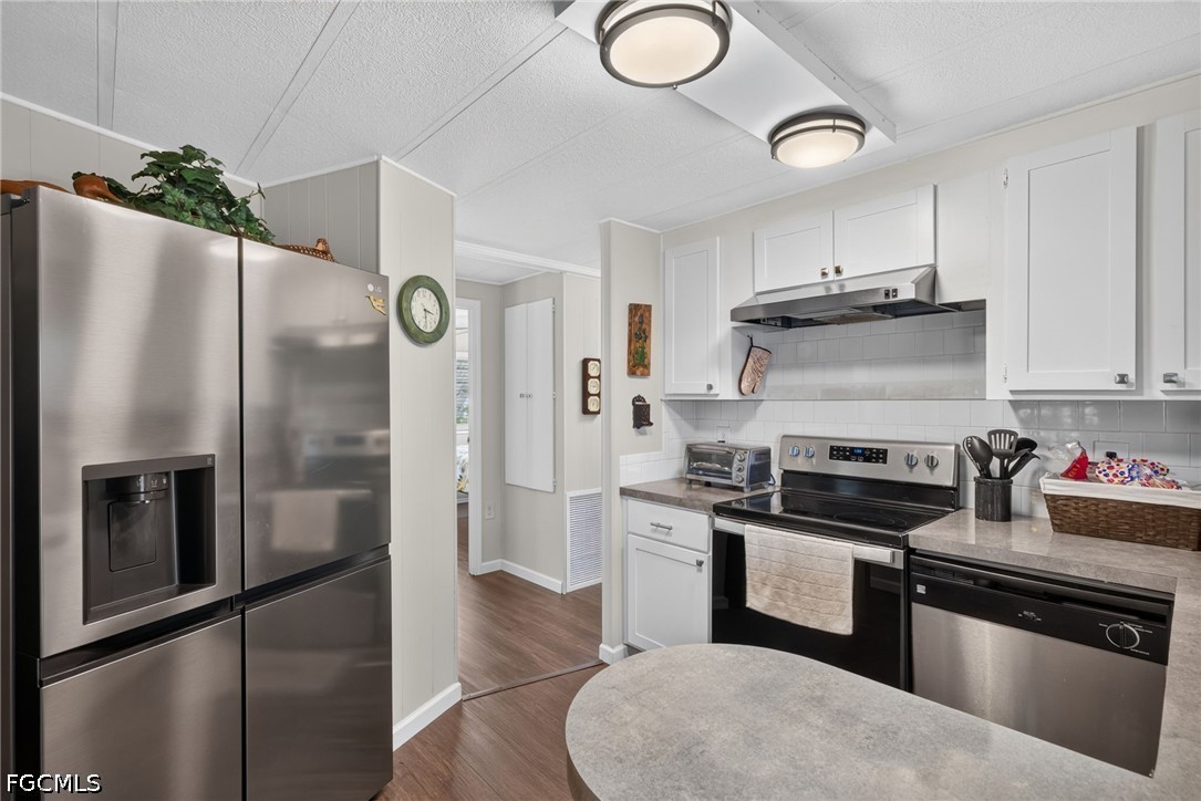 2 Bed ManufacturedHome for Sale in North Fort Myers, FL — photo 8