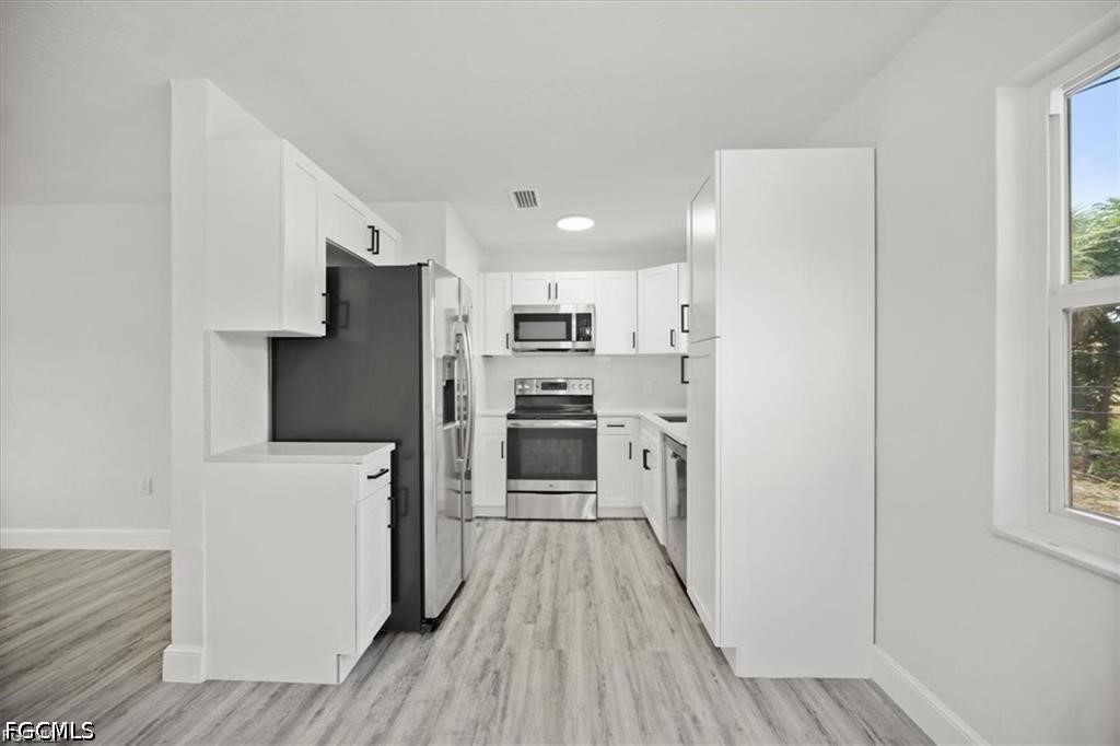 3 Bed SingleFamilyResidence for Sale in Fort Myers, FL — photo 8