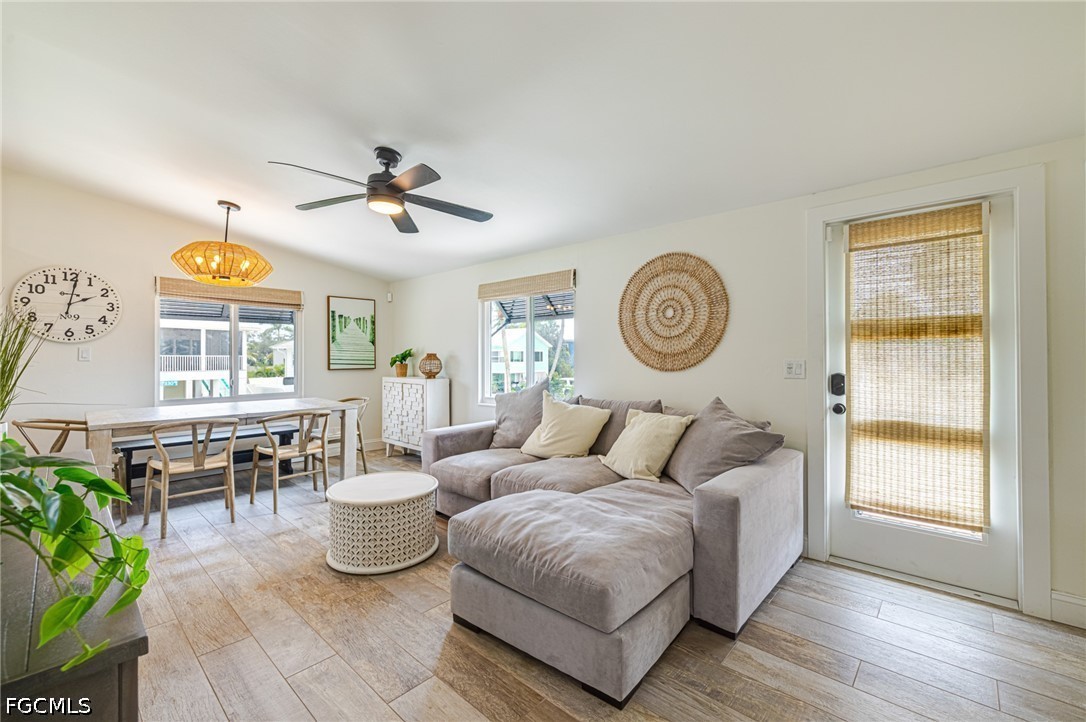 2 Bed SingleFamilyResidence for Sale in Gulf View Plaza, FL — photo 8