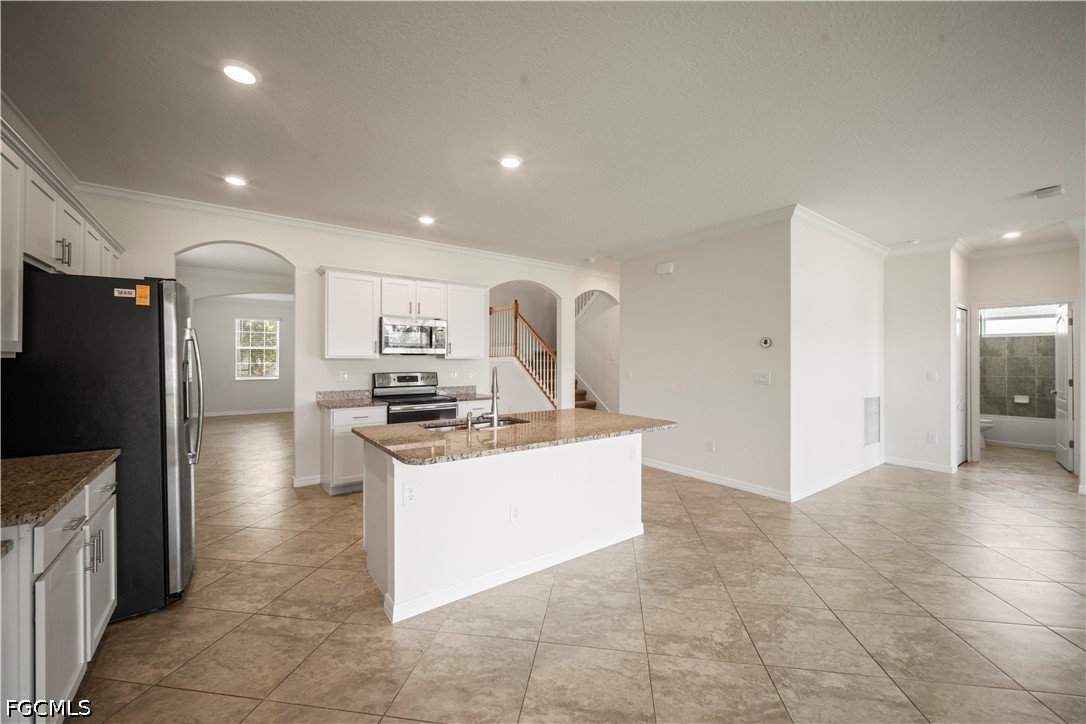 5 Bed SingleFamilyResidence for Sale in Castalina, FL — photo 8