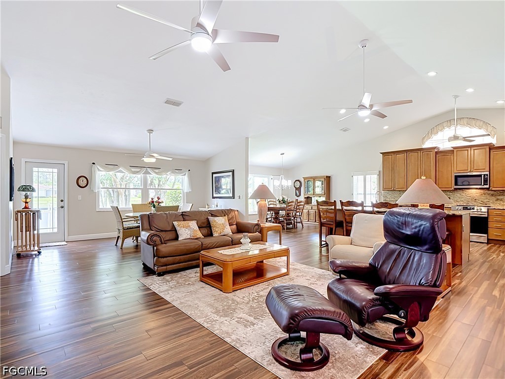 3 Bed SingleFamilyResidence for Sale in North Fort Myers, photo 8