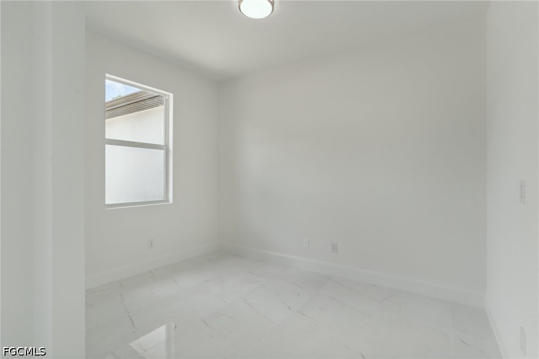 3 Bed SingleFamilyResidence for Sale in Lehigh Acres, photo 8