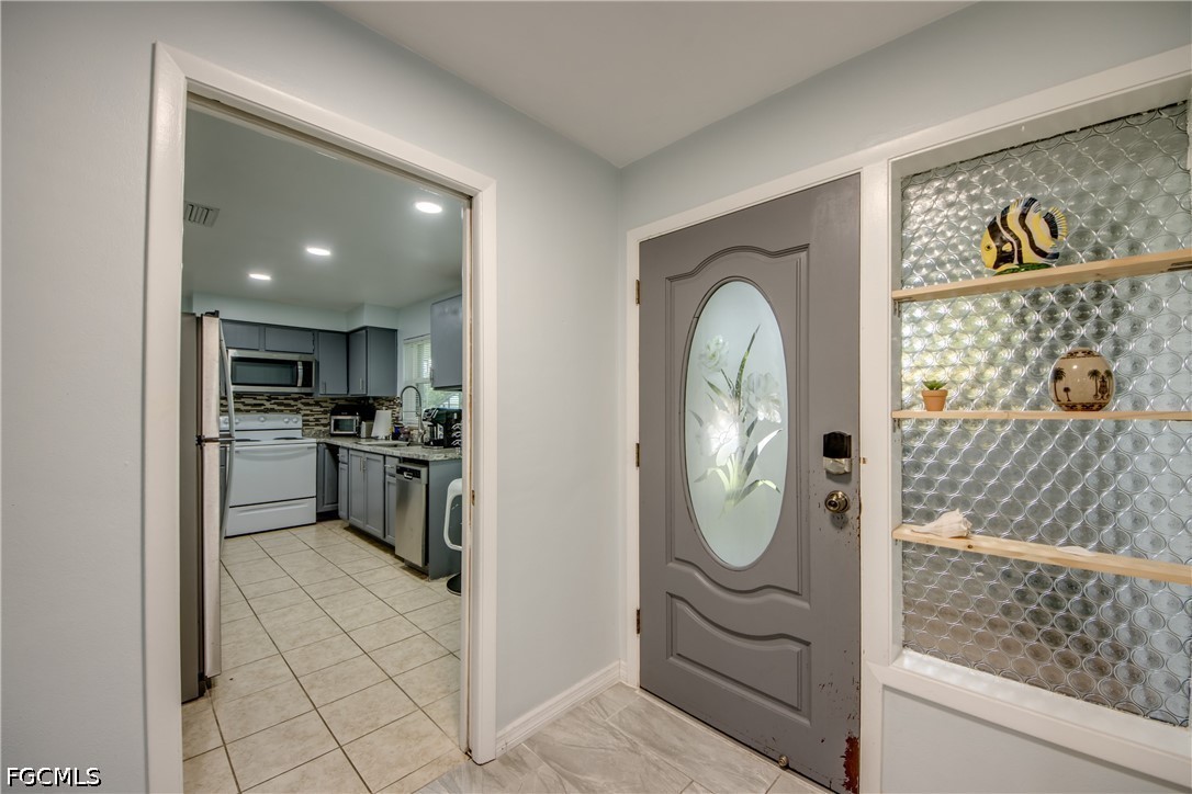 3 Bed Pool Home for Sale in Cape Coral, photo 8
