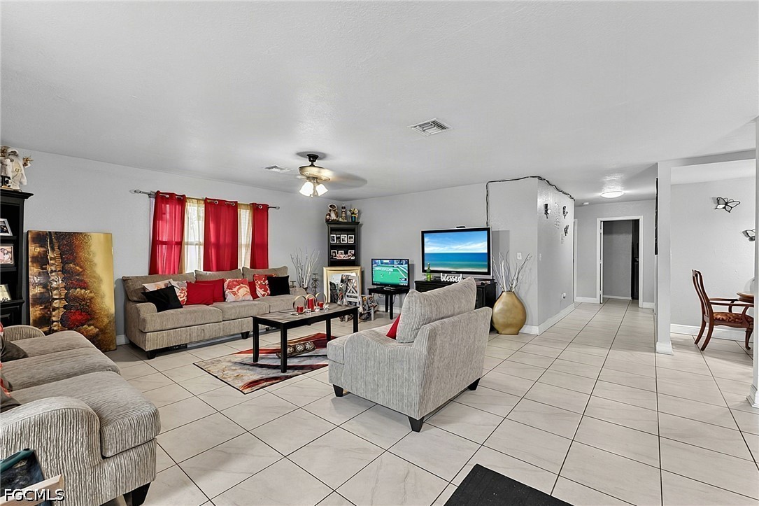 4 Bed SingleFamilyResidence for Sale in Rainbow Groves, photo 8