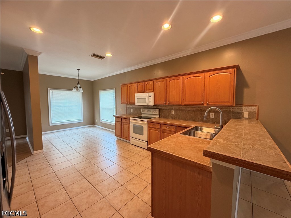 4 Bed SingleFamilyResidence for Sale in Sherwood, FL, $2,195 — photo 8