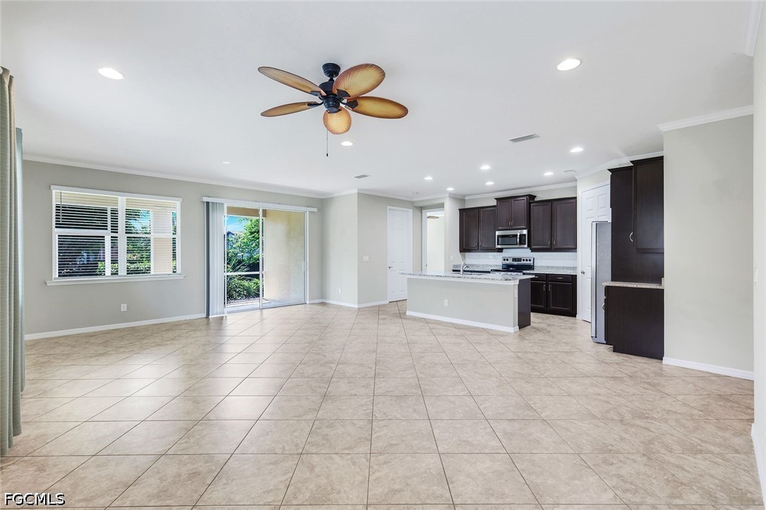 3 Bed SingleFamilyResidence for Sale in Sunset Pointe, FL — photo 8