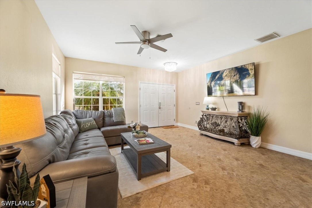 4 Bed SingleFamilyResidence for Sale in Eagle Pointe, FL — photo 8