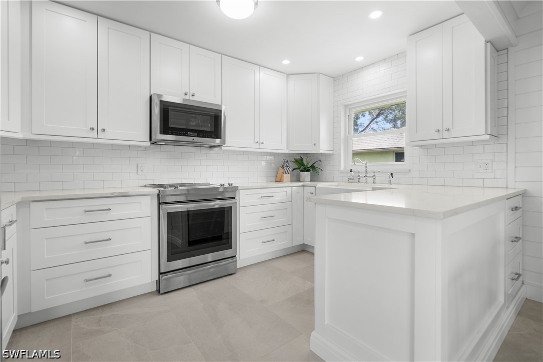 2 Bed Condominium for Sale in Naples, FL, $369,900 — photo 8