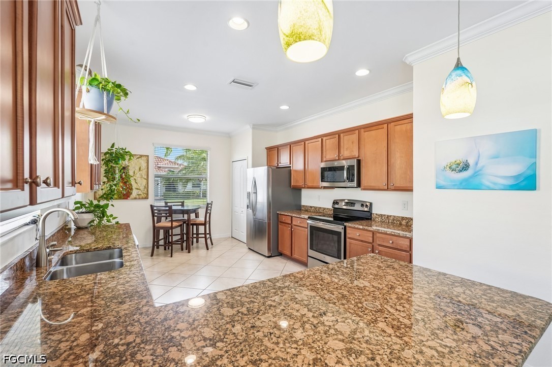 3 Bed SingleFamilyResidence for Sale in Bella Vida, FL — photo 8
