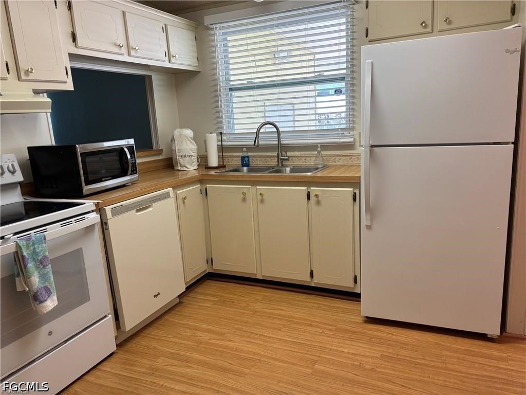 2 Bed ManufacturedHome for Sale in North Fort Myers, FL — photo 8