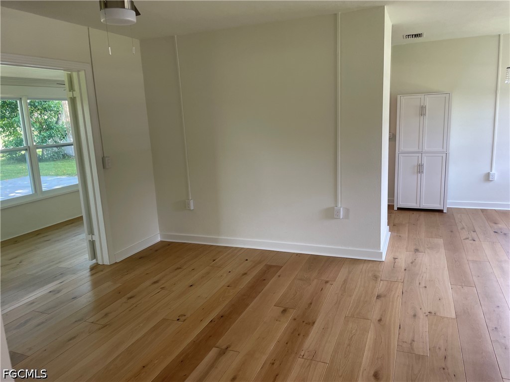 2 Bed SingleFamilyResidence for Sale in Allen Court, FL — photo 8