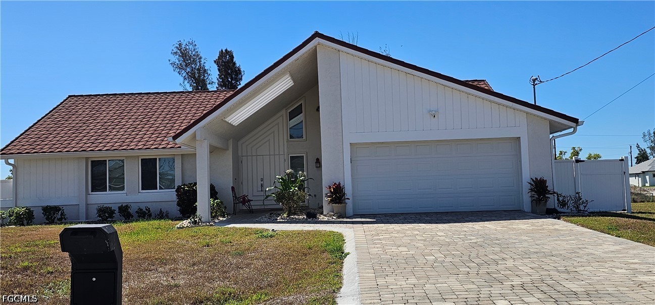 3 Bed Waterfront Home for Sale in Cape Coral, photo 8