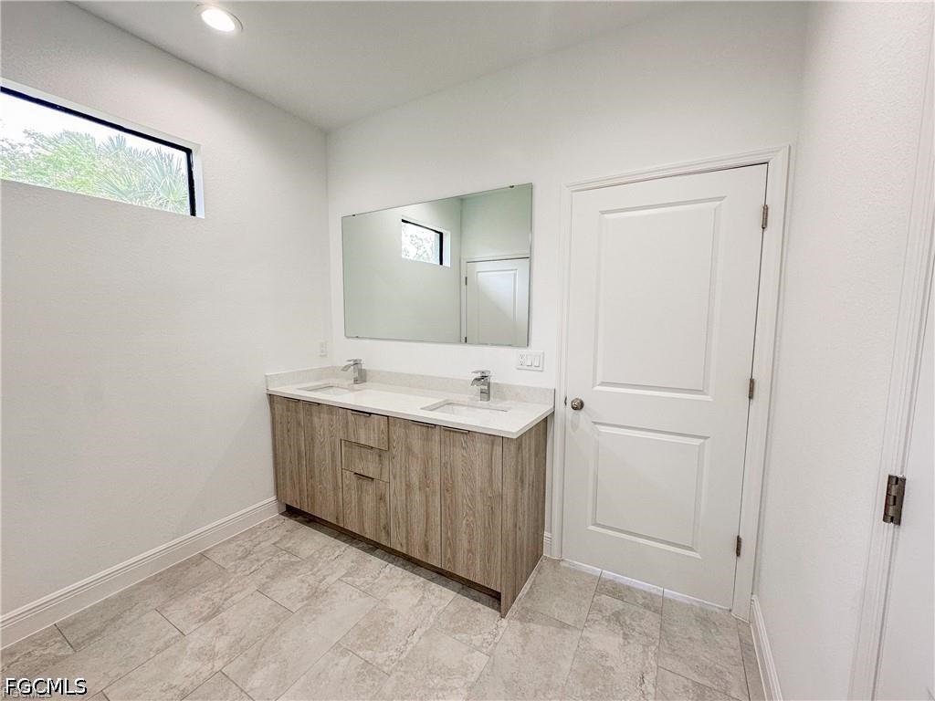 3 Bed SingleFamilyResidence for Sale in Labelle, FL, $2,100 — photo 8