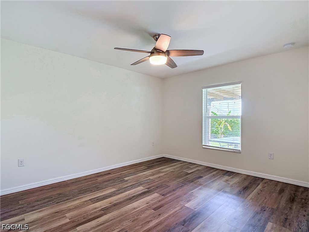 3 Bed SingleFamilyResidence for Sale in Mirror Lakes, FL — photo 8