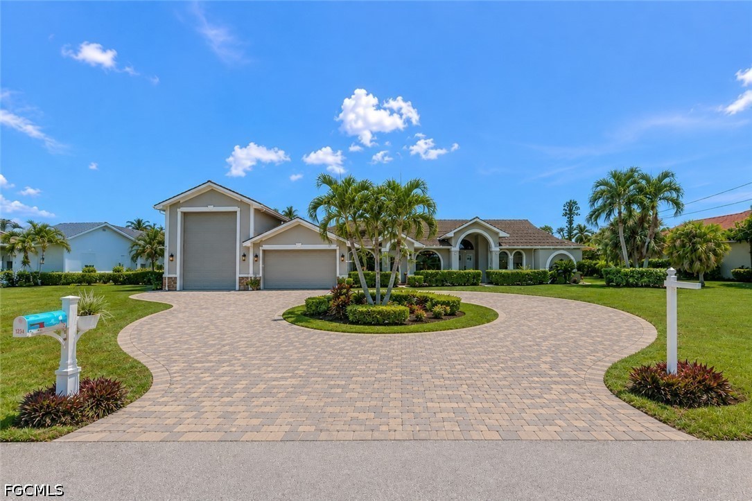 3 Bed Pool Home for Sale in Cape Coral, photo 8